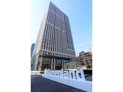 山东济南槐荫区西客站正对面，绿地自持写字楼350平米对外出租