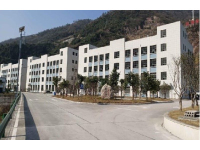 宜昌厂房出租宜昌兴山县8000平米厂房出租 配套齐全 可代办 政府扶持 房租补贴
